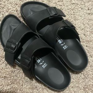 Black Birkenstocks barely worn